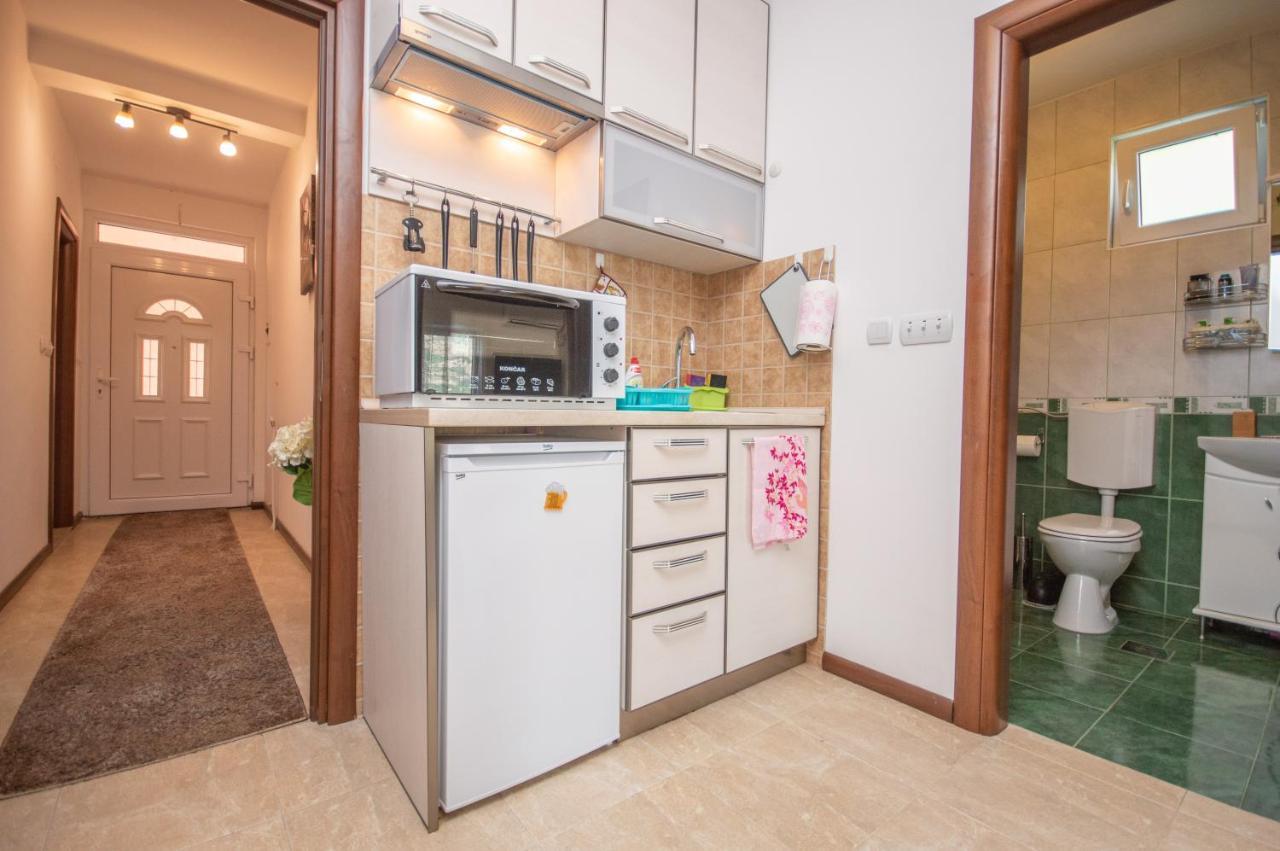 Apartmani Mrsic 里桑 外观 照片